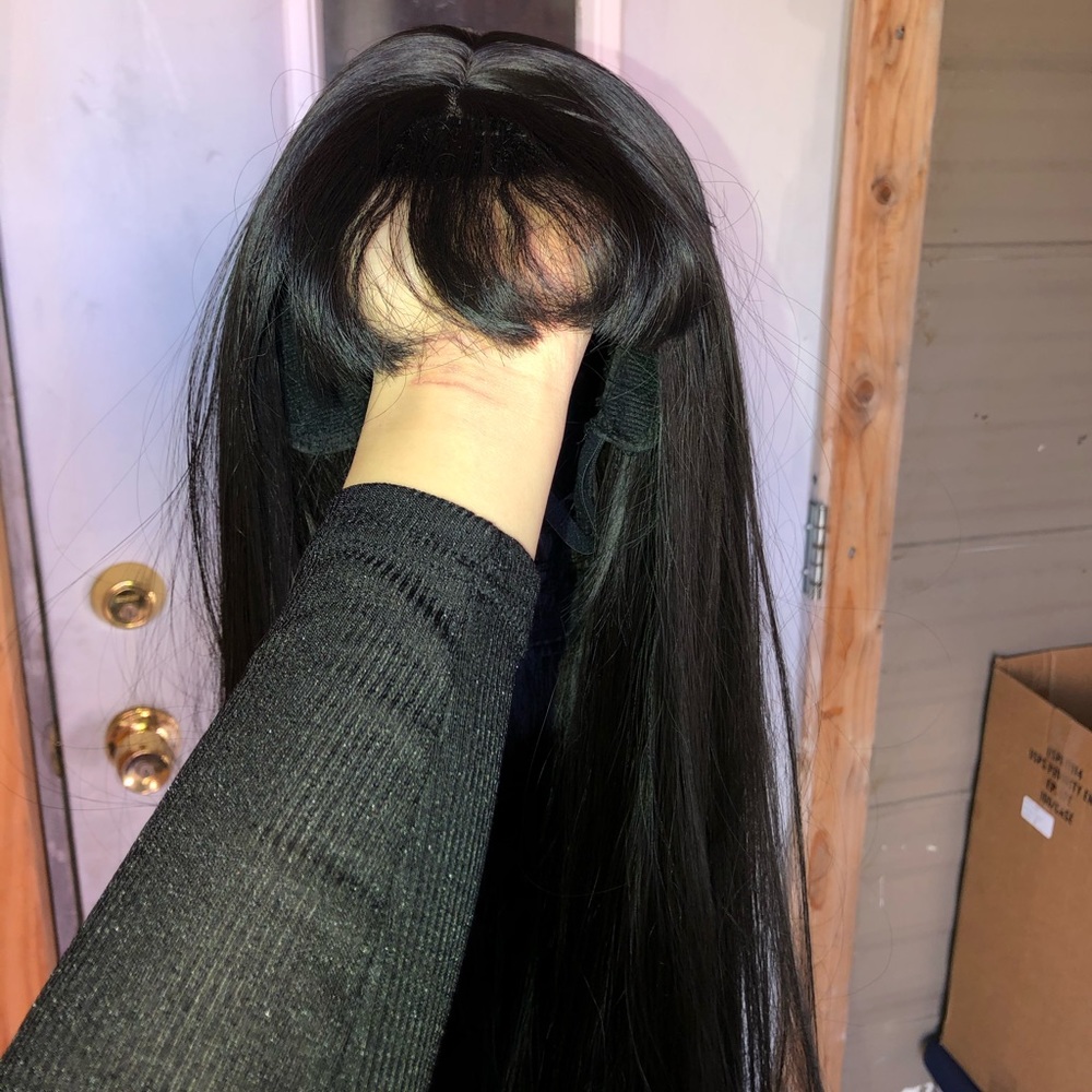 Black air-bang wig